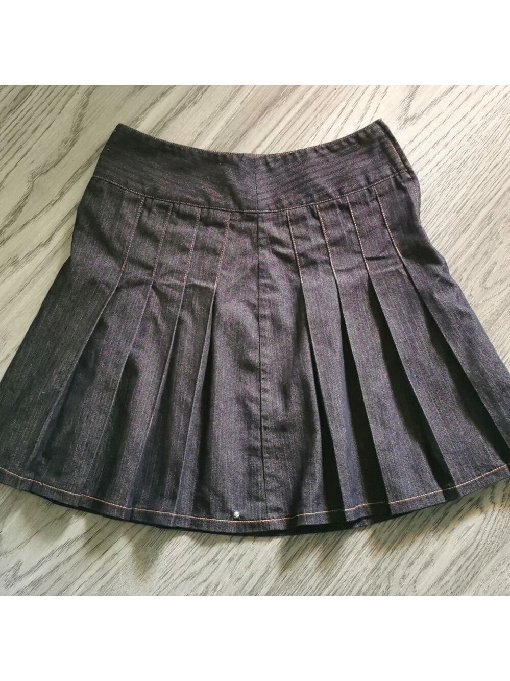 San Francisco mini pleated black denim skirt. - Picture 3 of 4